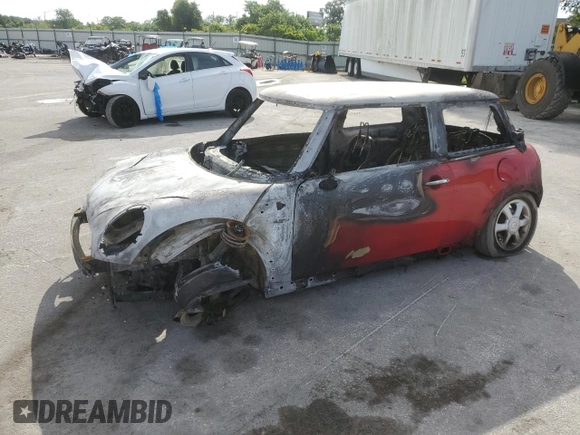2008 MINI Hardtop with VIN WMWMF33538TU68160, listed as a Copart auction lot 61145425 with Not provided miles and Non repairable. Bid and sale history available at DreamBid. Image 1.