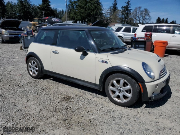 2006 MINI Cooper Hardtop S with VIN WMWRE33526TJ48561, listed as a Copart auction lot 53217245 with 154,128 mi miles and Clean Title. Bid and sale history available at carsss.com. Image 4.