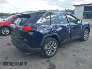 2022 Toyota RAV4 XLE Premium with VIN 2T3C1RFV0NW189365, listed as a IAAI auction lot 41691045 with 42,171 mi miles. Bid and sale history available at carsss.com. Image 4.