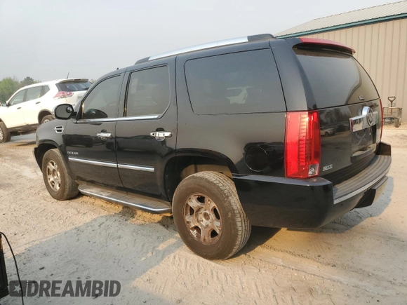 2010 Cadillac Escalade Luxury z VIN 1GYUCBEF3AR276651, wystawiony jako Copart lot #50696745 z przebiegiem Nie podano mil oraz Czysty tytuł • Clean title. Historia ofert i sprzedaży dostępna na DreamBid. Obrazek 2.