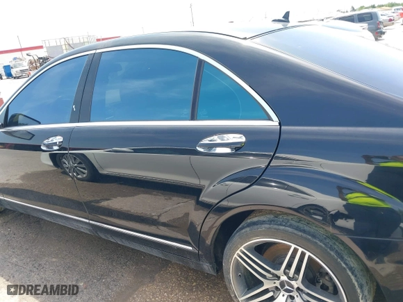 2013 Mercedes-Benz S-Class S 550 with VIN WDDNG7DB7DA531529, listed as a IAAI auction lot 41999063 with 121,561 mi miles. Bid and sale history available at carsss.com. Image 14.