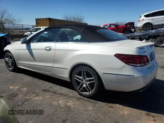 2014 Mercedes-Benz E 350 with VIN WDDKK5KF2EF274702, listed as a Copart auction lot 50401895 with 52,832 mi miles and Salvage Title. Bid and sale history available at DreamBid. Image 2.