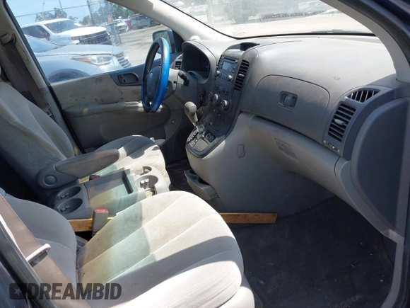 2008 Kia Sedona LX with VIN KNDMB233X86193666, listed as a IAAI auction lot 42041414 with 175,667 mi miles. Bid and sale history available at carsss.com. Image 5.