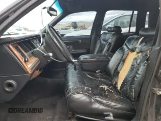 1994 Lincoln Town Car Signature z VIN 1LNLM82W6RY705395, wystawiony jako Copart lot #82490554 z przebiegiem 252 997 mil mil oraz Szkoda całkowita • Salvage title. Historia ofert i sprzedaży dostępna na DreamBid. Obrazek 7.