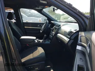 2017 Ford Explorer XLT z VIN 1FM5K8D82HGC79240, wystawiony jako IAAI lot #42402472 z przebiegiem 139 303 mil mil oraz . Historia ofert i sprzedaży dostępna na DreamBid. Obrazek 5.