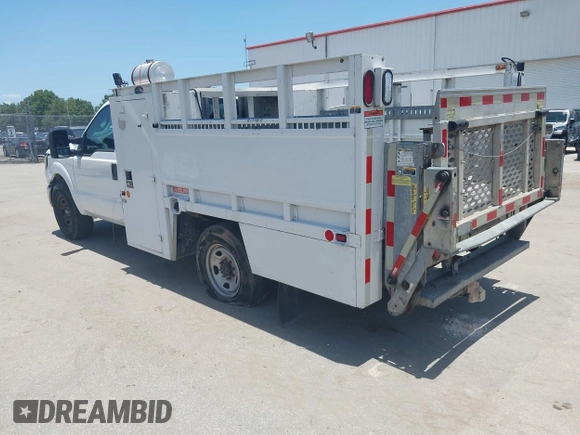 2015 Ford F-350 XL with VIN 1FDBF3E67FEB64097, listed as a IAAI auction lot 42647177 with 229,851 mi miles and . Bid and sale history available at DreamBid. Image 3.