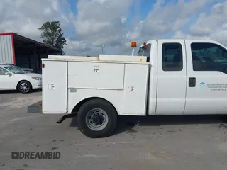 2001 Ford Super Duty F-250 XL with VIN 1FTNX20L81EC24211, listed as a IAAI auction lot 41472600 with 195,292 mi miles. Bid and sale history available at carsss.com. Image 14.