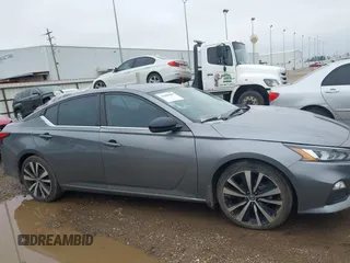 2019 Nissan Altima SR with VIN 1N4BL4CV8KN301609, listed as a IAAI auction lot 41608699 with 159,931 mi miles and . Bid and sale history available at carsss.com. Image 13.