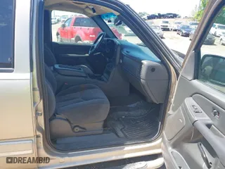 2006 Chevrolet Silverado 1500 LT1 with VIN 2GCEC13T361168110, listed as a IAAI auction lot 41863581 with 193,594 mi miles. Bid and sale history available at carsss.com. Image 5.