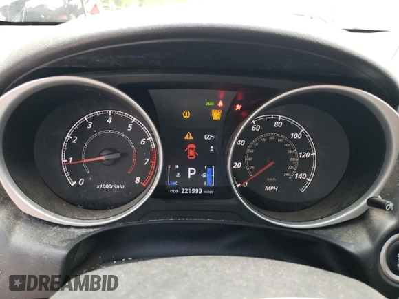 2011 Mitsubishi Outlander SE z VIN JA4AP4AU7BZ013457, wystawiony jako Copart lot #58860505 z przebiegiem 221 993 mil mil oraz Szkoda całkowita • Salvage title. Historia ofert i sprzedaży dostępna na DreamBid. Obrazek 9.