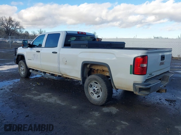 2018 GMC Sierra 2500HD z VIN 1GT12REY1JF180704, wystawiony jako IAAI lot #41157499 z przebiegiem 200 270 mil mil oraz . Historia ofert i sprzedaży dostępna na DreamBid. Obrazek 3.