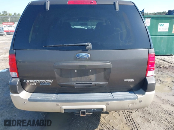 2006 Ford Expedition Eddie Bauer z VIN 1FMFU17586LA66711, wystawiony jako IAAI lot #41984167 z przebiegiem 225 284 mil mil oraz . Historia ofert i sprzedaży dostępna na DreamBid. Obrazek 6.