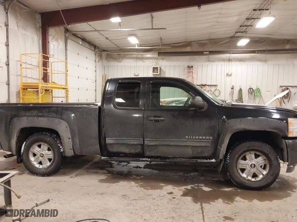 2010 Chevrolet Silverado 1500 LT with VIN 1GCSKSE33AZ150361, listed as a IAAI auction lot 41589213 with 197,263 mi miles. Bid and sale history available at carsss.com. Image 13.