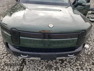2024 Rivian R1T Adventure z VIN 7FCTGCAA1RN030829, wystawiony jako Copart lot #81459854 z przebiegiem Nie podano mil oraz Szkody całkowita. Historia ofert i sprzedaży dostępna na DreamBid. Obrazek 13.