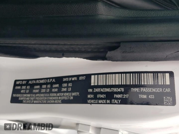 2018 Alfa Romeo Giulia z VIN ZARFAEBN0J7563478, wystawiony jako Copart lot #55683915 z przebiegiem 110 134 mil mil oraz Szkody całkowita. Historia ofert i sprzedaży dostępna na DreamBid. Obrazek 12.