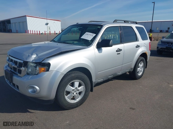 2010 Ford Escape XLT with VIN 1FMCU0DG9AKC24619, listed as a IAAI auction lot 41877371 with 181,043 mi miles. Bid and sale history available at carsss.com. Image 2.