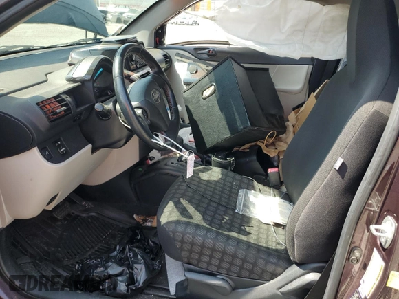 2013 Scion iQ with VIN JTNJJXB05DJ022305, listed as a Copart auction lot 58787155 with 136,046 mi miles and Salvage title. Bid and sale history available at DreamBid. Image 7.