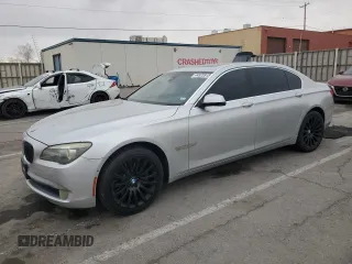 2009 BMW 7 Series 750Li with VIN WBAKB83529CY62069, listed as a Copart auction lot 44820915 with 123,684 mi miles and Salvage Title. Bid and sale history available at carsss.com. Image 1.