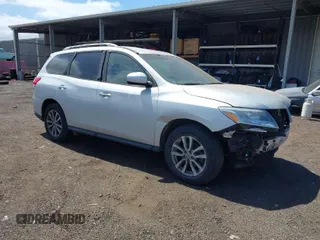 2016 Nissan Pathfinder S with VIN 5N1AR2MN9GC615324, listed as a IAAI auction lot 41723644 with 67,629 mi miles. Bid and sale history available at carsss.com. Image 1.