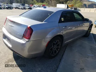 2018 Chrysler 300 S z VIN 2C3CCAGG8JH267272, wystawiony jako Copart lot #49331875 z przebiegiem 70 691 mil mil oraz Szkoda całkowita • Salvage title. Historia ofert i sprzedaży dostępna na DreamBid. Obrazek 3.
