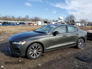 2021 Volvo S60 Momentum with VIN 7JR102TZ4MG113460, listed as a Copart auction lot 40216034 with 20,880 mi miles. Bid and sale history available at carsss.com. Image 1.