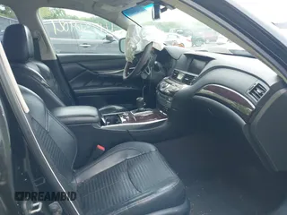 2011 Infiniti M z VIN JN1BY1AP1BM320784, wystawiony jako IAAI lot #42369027 z przebiegiem 256 664 mil mil oraz . Historia ofert i sprzedaży dostępna na DreamBid. Obrazek 5.