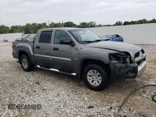 2006 Mitsubishi Raider Duro Cross z VIN 1Z7HC38K76S537788, wystawiony jako Copart lot #63922994 z przebiegiem 331 015 mil mil oraz Nie do naprawy • Non repairable. Historia ofert i sprzedaży dostępna na DreamBid. Obrazek 4.