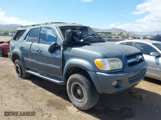 2005 Toyota Sequoia SR5 with VIN 5TDZT34A55S246422, listed as a IAAI auction lot 41965618 with 200,950 mi miles. Bid and sale history available at carsss.com. Image 1.