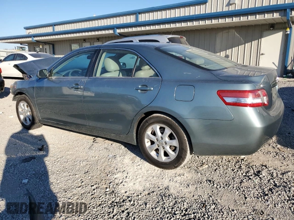 2010 Toyota Camry z VIN 4T1BF3EK1AU556617, wystawiony jako Copart lot #76898584 z przebiegiem 223 564 mil mil oraz Szkoda całkowita • Salvage title. Historia ofert i sprzedaży dostępna na DreamBid. Obrazek 2.