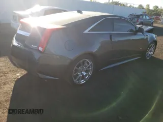 2013 Cadillac CTS-V z VIN 1G6DV1EP4D0125803, wystawiony jako Copart lot #70566514 z przebiegiem 95 769 mil mil oraz Szkody całkowita. Historia ofert i sprzedaży dostępna na DreamBid. Obrazek 3.