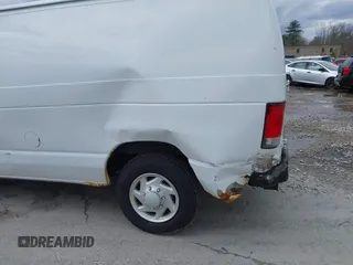 2008 Ford Econoline Cargo Commercial z VIN 1FTNE14WX8DB02132, wystawiony jako IAAI lot #41879542 z przebiegiem 401 784 mil mil oraz . Historia ofert i sprzedaży dostępna na DreamBid. Obrazek 6.