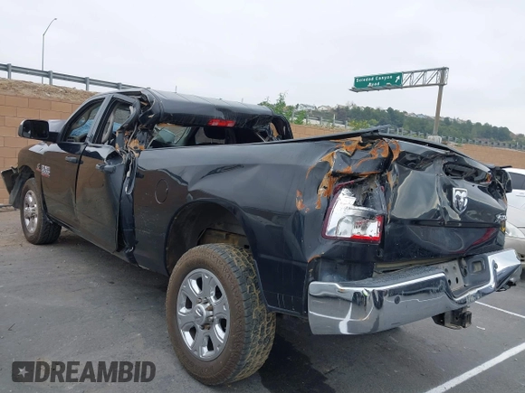 2018 Ram 2500 Tradesman z VIN 3C6UR5CL0JG369584, wystawiony jako IAAI lot #41424493 z przebiegiem Nie podano mil oraz . Historia ofert i sprzedaży dostępna na DreamBid. Obrazek 3.