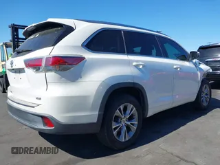 2015 Toyota Highlander XLE z VIN 5TDKKRFH8FS097572, wystawiony jako IAAI lot #42225373 z przebiegiem 115 490 mil mil oraz . Historia ofert i sprzedaży dostępna na DreamBid. Obrazek 4.