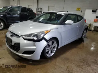 2016 Hyundai Veloster z VIN KMHTC6AD6GU266498, wystawiony jako Copart lot #55589945 z przebiegiem 107 755 mil mil oraz Szkoda całkowita • Salvage title. Historia ofert i sprzedaży dostępna na DreamBid. Obrazek 1.