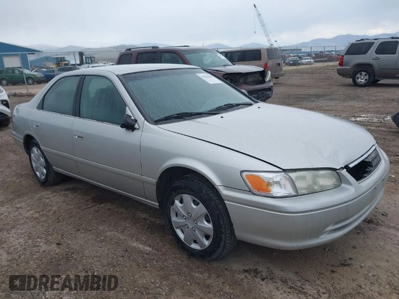 2001 Toyota Camry CE with VIN 4T1BG22K41U832610, listed as a IAAI auction lot 42010506 with 142,175 mi miles. Bid and sale history available at carsss.com. Image 1.