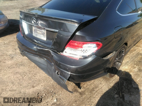 2014 Mercedes-Benz C 250 с VIN WDDGJ4HB0EG255759, выставлен на аукционе IAAI как лот 41967935 с пробегом 146 275 миль миль и . История ставок и продаж доступна на DreamBid. Изображение 17.