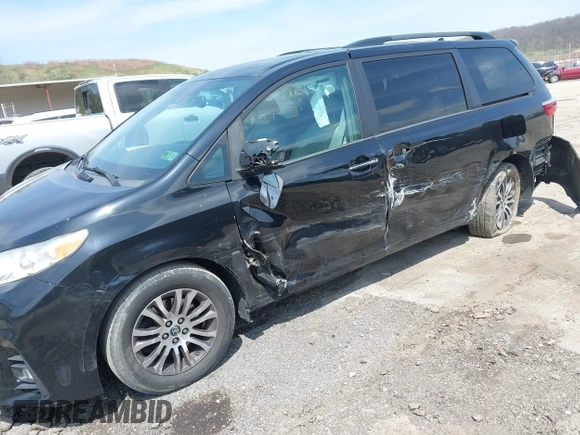 2019 Toyota Sienna XLE Auto Access Seat with VIN 5TDYZ3DC1KS998660, listed as a IAAI auction lot 42025856 with 113,376 mi miles. Bid and sale history available at carsss.com. Image 6.