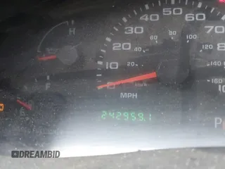 2004 Ford F-250 XL с VIN 1FTNX21P14ED30876, выставлен на аукционе IAAI как лот 41973059 с пробегом 242 959 миль миль и . История ставок и продаж доступна на DreamBid. Изображение 7.