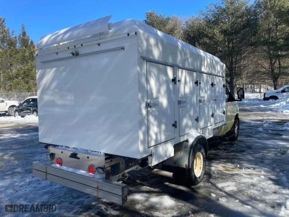 2019 Ford Econoline Commercial Cutaway with VIN 1FDXE4FS5KDC52270, listed as a Copart auction lot 46290955 with NaN miles and Clean Title. Bid and sale history available at carsss.com. Image 4.