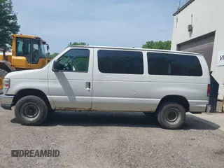 2010 Ford Econoline Passenger XL z VIN 1FBNE3BL3ADA77850, wystawiony jako IAAI lot #42320096 z przebiegiem 224 841 mil mil oraz . Historia ofert i sprzedaży dostępna na DreamBid. Obrazek 14.