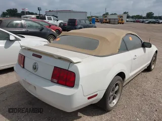 2005 Ford Mustang Deluxe with VIN 1ZVFT84N155260324, listed as a IAAI auction lot 42250383 with Not provided miles and . Bid and sale history available at DreamBid. Image 4.
