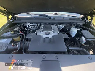 2017 Cadillac Escalade ESV Premium Luxury z VIN 1GYS4JKJ2HR322133, wystawiony jako Copart lot #57619015 z przebiegiem 120 610 mil mil oraz Szkody całkowita. Historia ofert i sprzedaży dostępna na DreamBid. Obrazek 7.