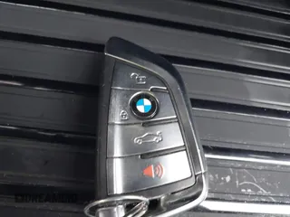 2018 BMW X5 xDrive35i z VIN 5UXKR0C50JL075205, wystawiony jako IAAI lot #42231107 z przebiegiem 38 412 mil mil oraz . Historia ofert i sprzedaży dostępna na DreamBid. Obrazek 11.