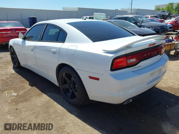 2013 Dodge Charger SXT z VIN 2C3CDXHG0DH575622, wystawiony jako IAAI lot #42237508 z przebiegiem 224 471 mil mil oraz . Historia ofert i sprzedaży dostępna na DreamBid. Obrazek 3.