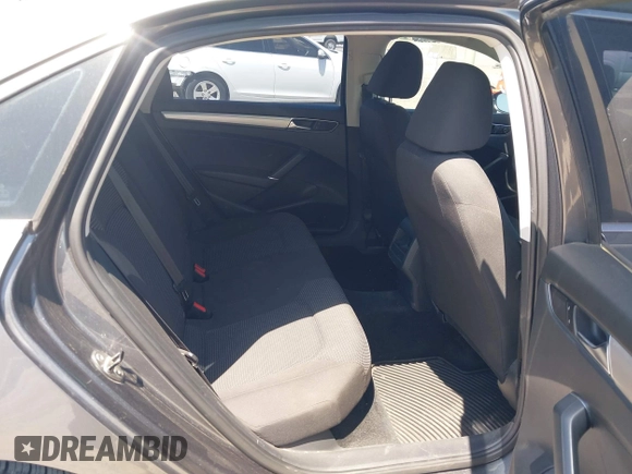 2017 Volkswagen Passat S z VIN 1VWAT7A37HC069014, wystawiony jako IAAI lot #41967310 z przebiegiem 109 266 mil mil oraz . Historia ofert i sprzedaży dostępna na DreamBid. Obrazek 8.