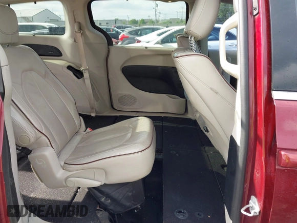 2017 Chrysler Pacifica Limited z VIN 2C4RC1GG8HR703435, wystawiony jako IAAI lot #42156060 z przebiegiem 129 744 mil mil oraz . Historia ofert i sprzedaży dostępna na DreamBid. Obrazek 8.