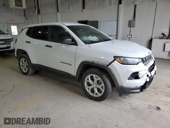 2024 Jeep Compass Sport с VIN 3C4NJDAN2RT145173, выставлен на аукционе Copart как лот 52393345 с пробегом 9 322 миль миль и Списание • Salvage title. История ставок и продаж доступна на DreamBid. Изображение 4.