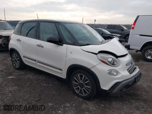 2018 FIAT 500L Trekking with VIN ZFBCFADH6JZ041198, listed as a IAAI auction lot 41063260 with 64,459 mi miles. Bid and sale history available at carsss.com. Image 1.