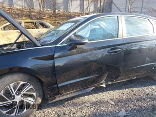 2022 Hyundai Sonata Hybrid Blue with VIN KMHL24JJ5NA041548, listed as a IAAI auction lot 41984039 with 29,281 mi miles. Bid and sale history available at carsss.com. Image 6.