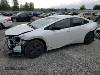 2024 Toyota Prius LE z VIN JTDADABU7R3018585, wystawiony jako Copart lot #59318185 z przebiegiem 7 754 mil mil oraz Szkoda całkowita • Salvage title. Historia ofert i sprzedaży dostępna na DreamBid. Obrazek 1.